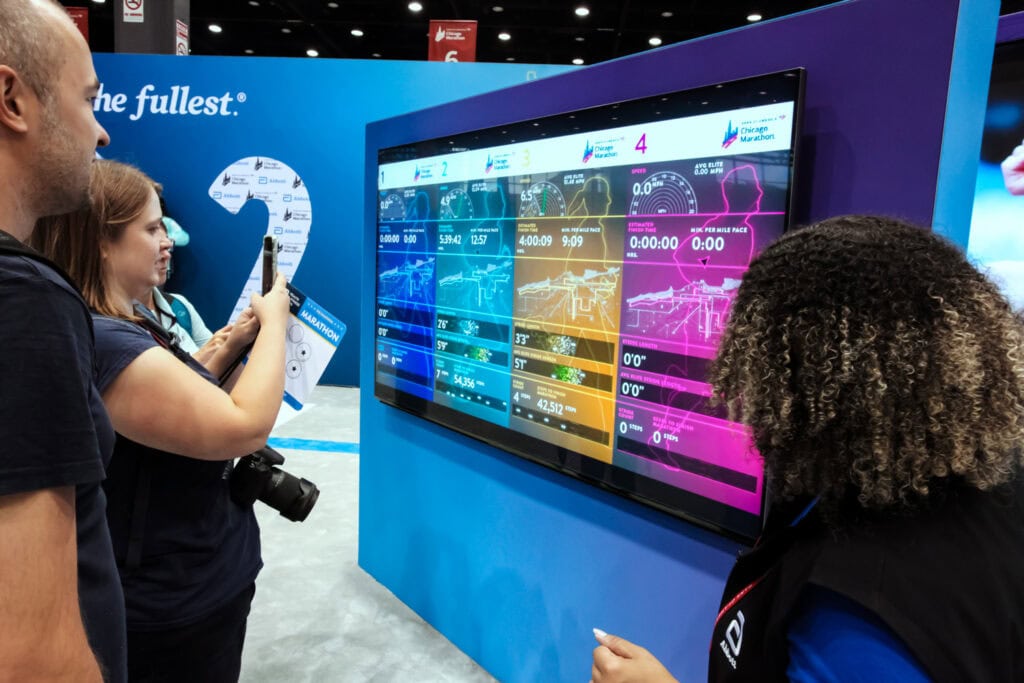 Abbott at the Chicago Marathon Expo — photo 10