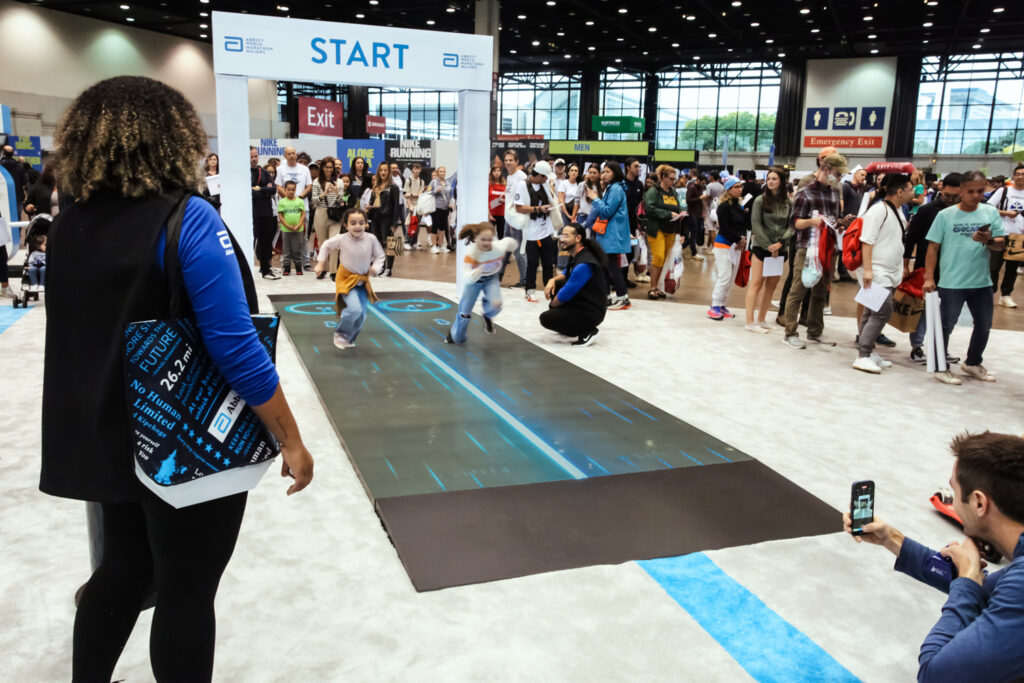 Abbott at the Chicago Marathon Expo — photo 12